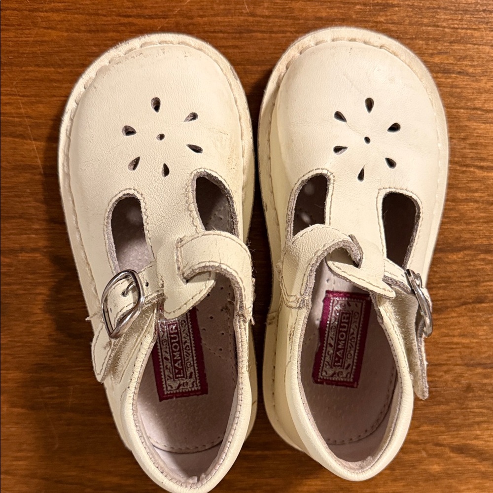 L'Amour Cream Kids Dress Shoes with Buckle